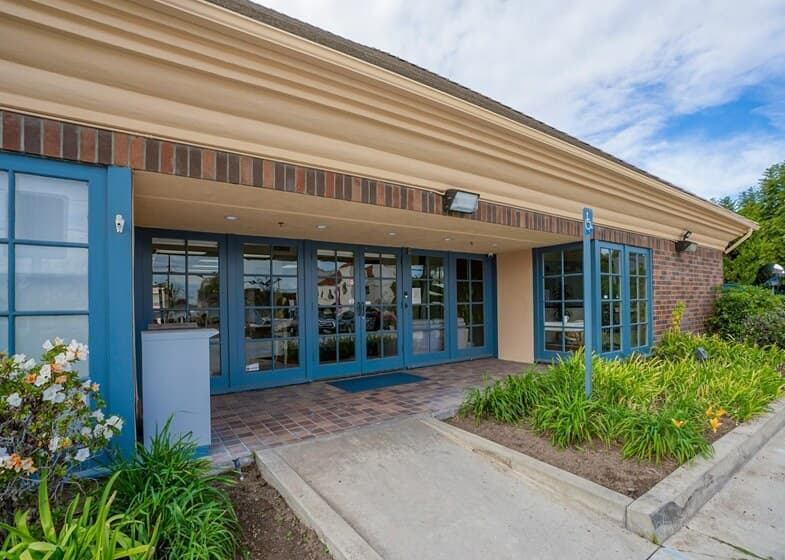 Exterior of building that houses Opus Virtual Offices located in Lomita, California