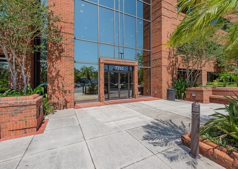 Exterior of building that houses Opus Virtual Offices located in Jacksonville, Florida