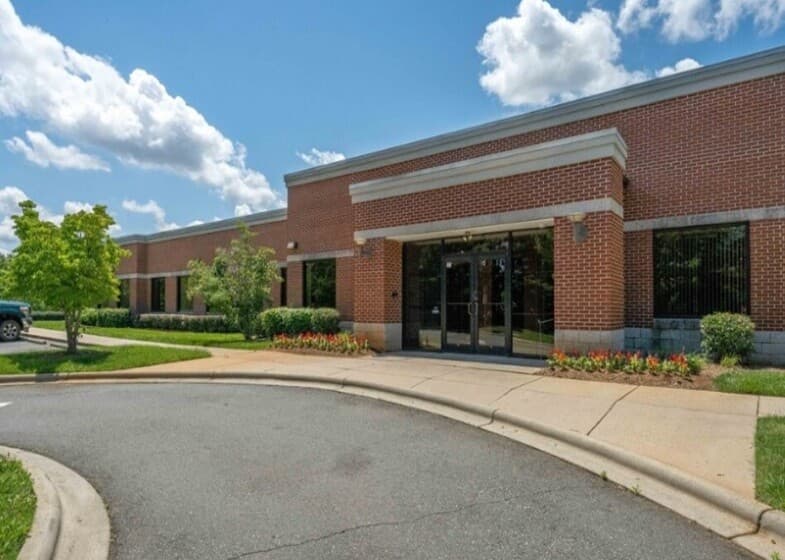 Building exterior of Opus Virtual Offices located in Charlotte, North Carolina