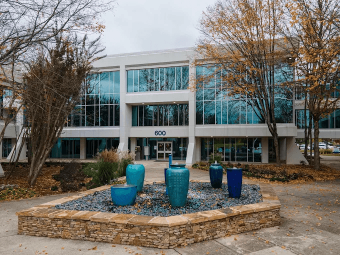 Exterior of building that houses Opus Virtual Offices located in Huntsville, Alabama