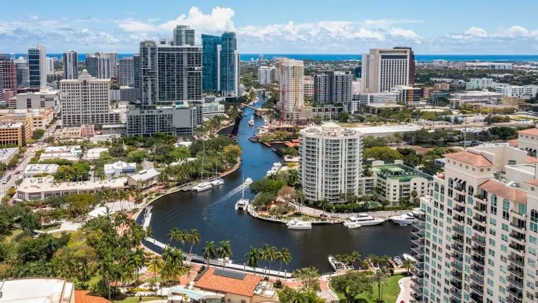 SunTrust building in Fort Lauderdale, home to Opus Virtual Office.